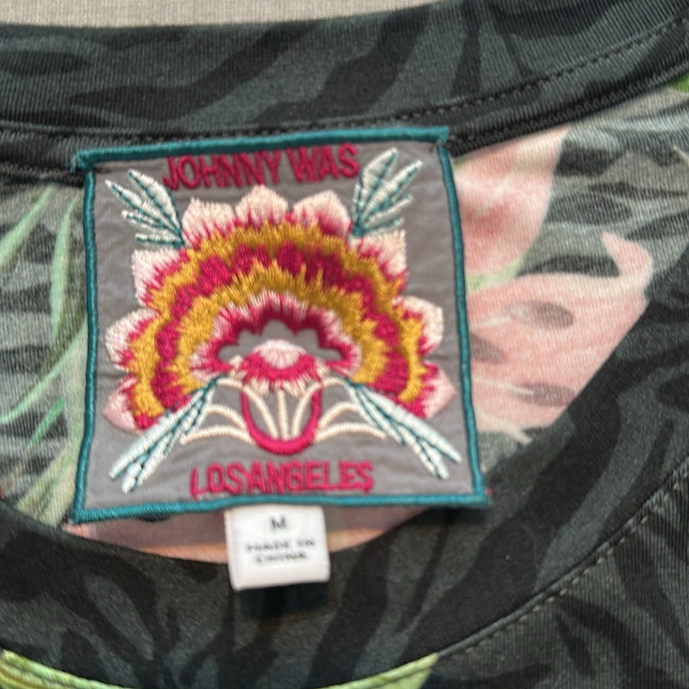 Like New - Johnny Was Blooming Breeze Floral Print Shirt - Picture 10 of 10
